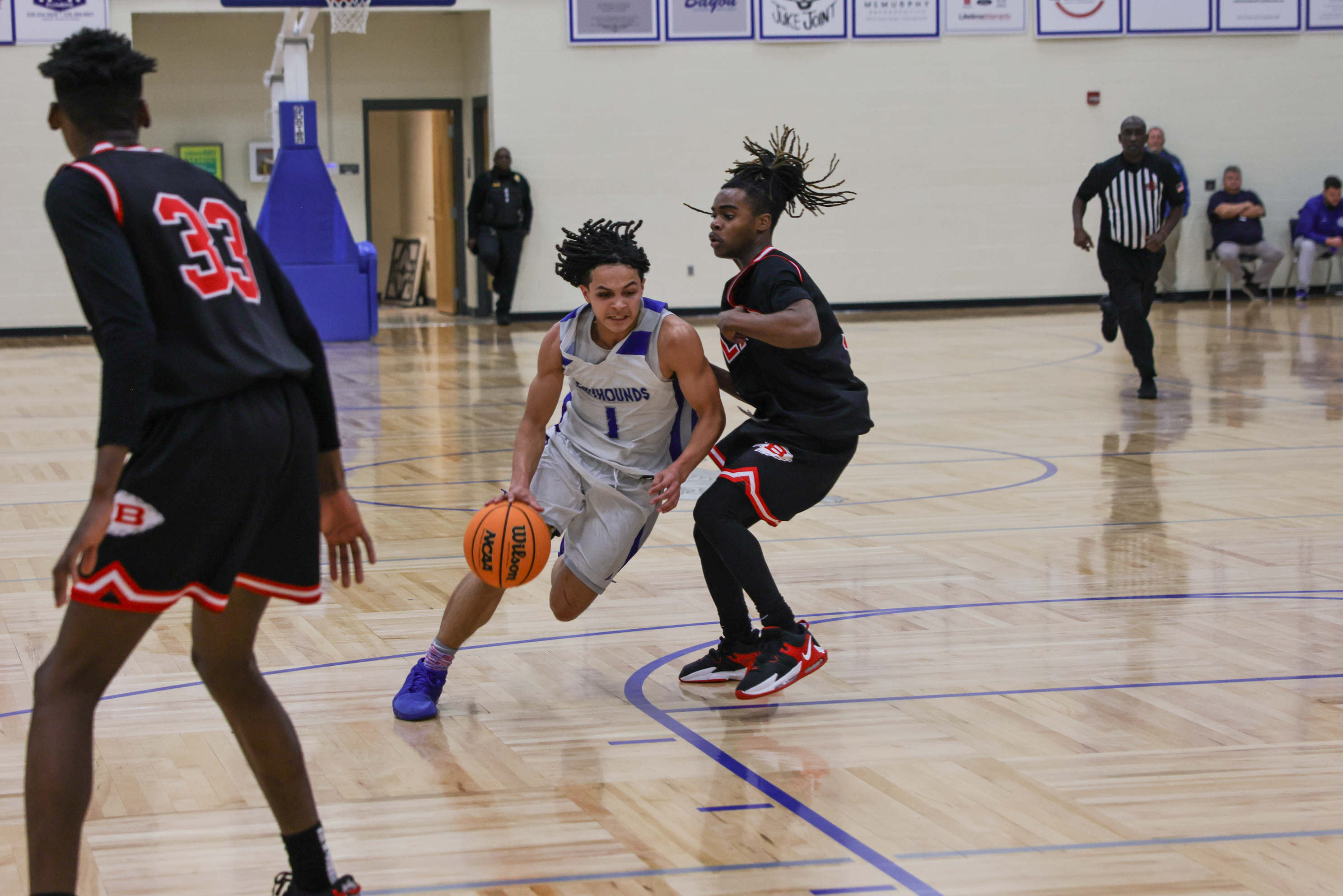 Prep Hoops: Greyhounds remain tied with Indians in Region 4-7A race while HCHS is one step ahead