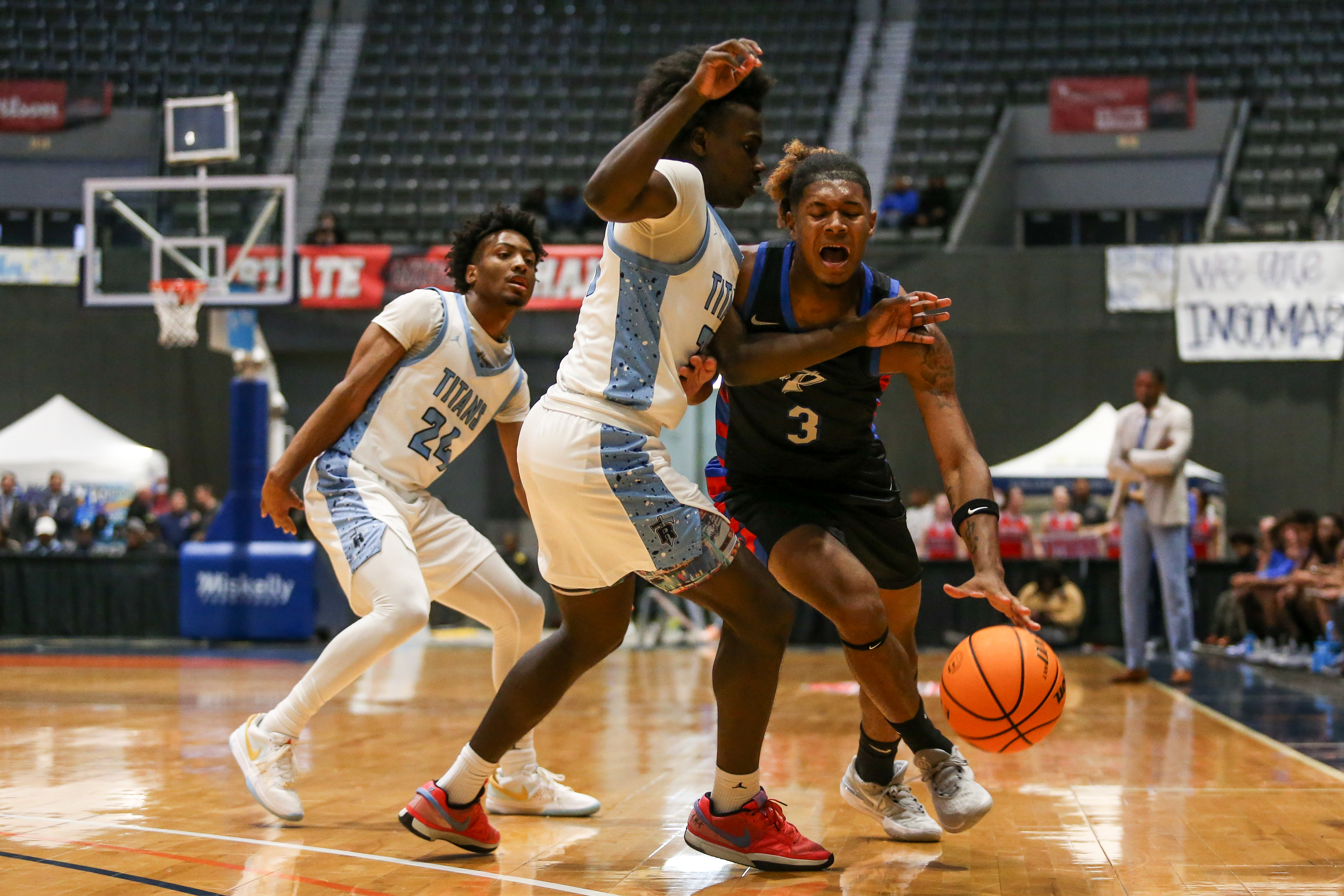 Prep Hoops: Pascagoula will “Remember the Titans”, as Ridgeland ends Panthers 29 game win streak in stunning fashion