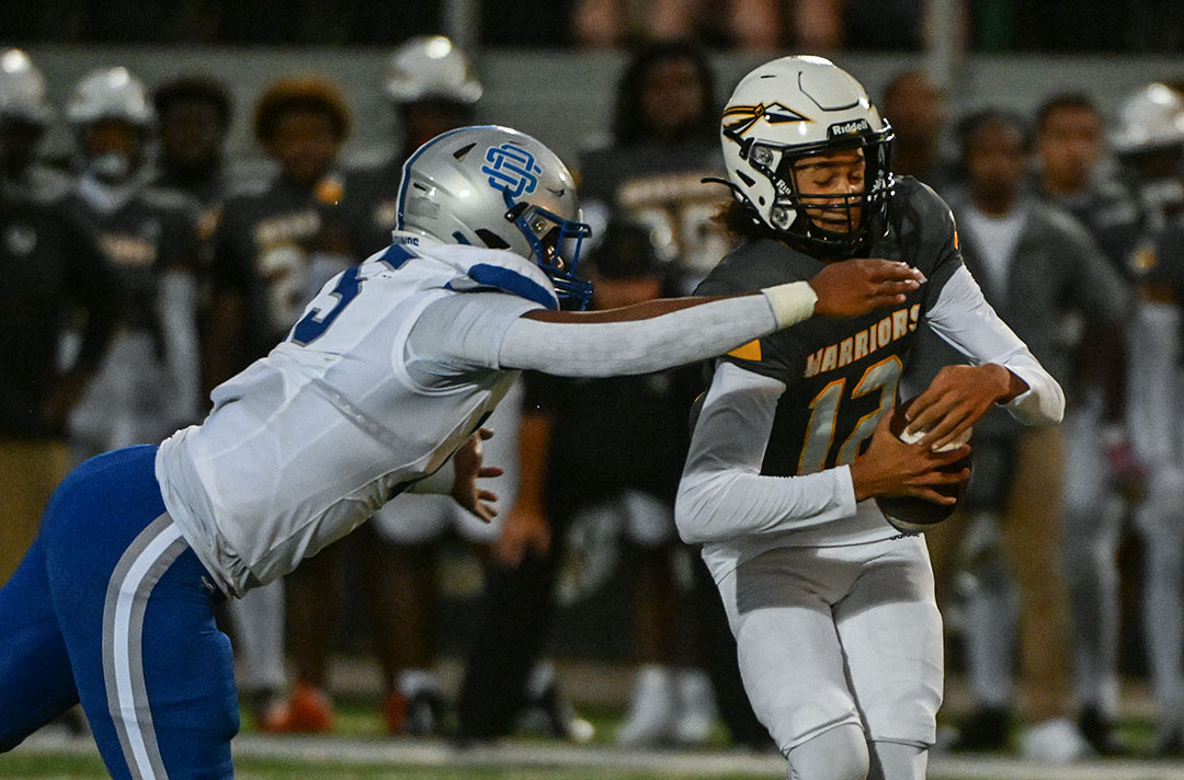 Prep Football: Defending Class 7A state champ Oak Grove overcomes Ocean Springs for a 35-21 home win