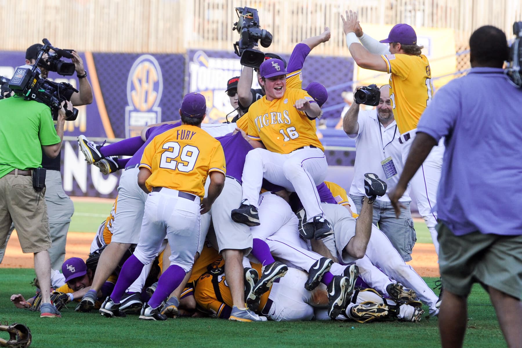 Perennial national power LSU baseball team is coming to Biloxi in November