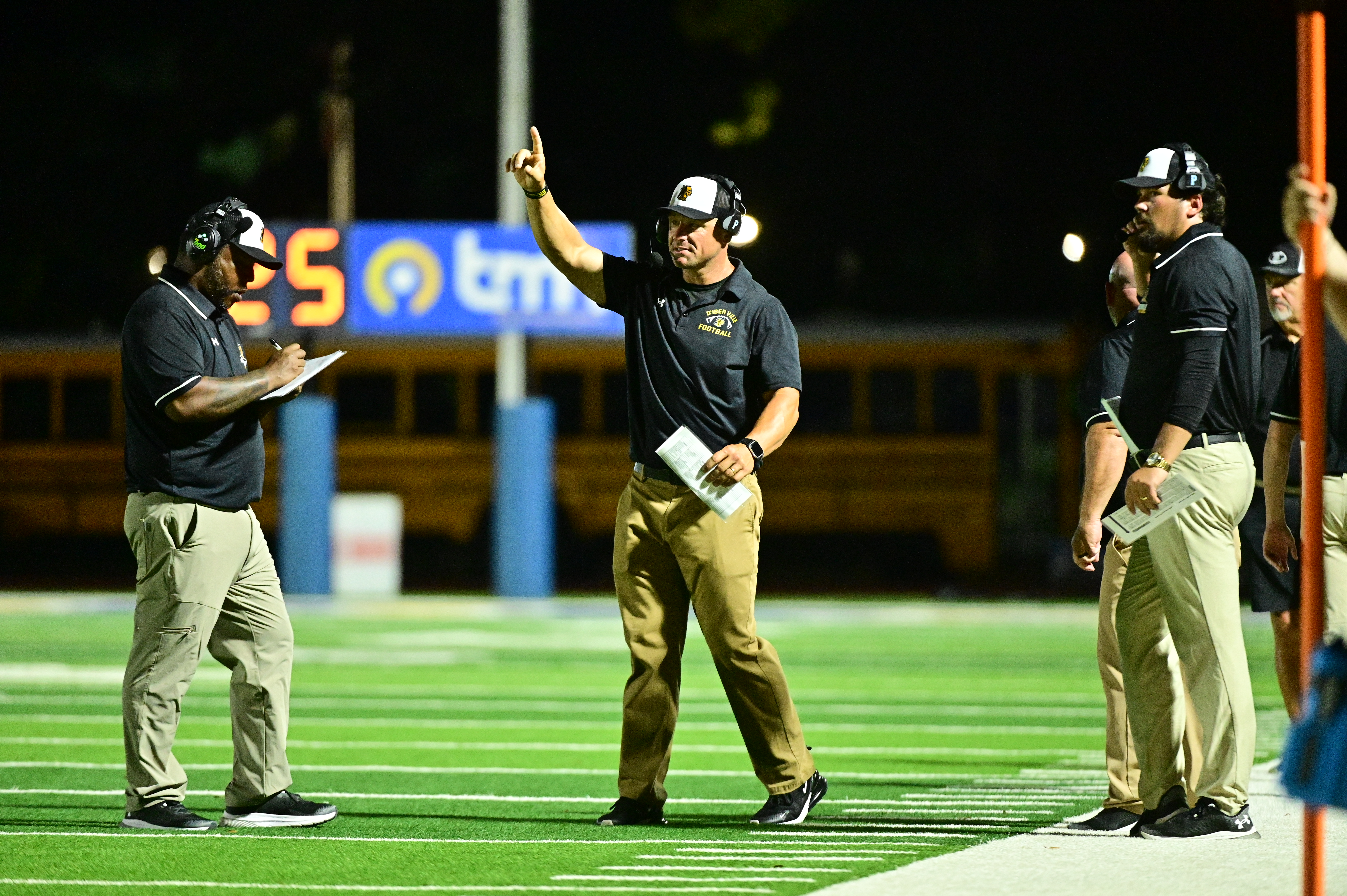 Prep Football: D’Iberville earns second straight impressive win with 33-12 decision over Gautier