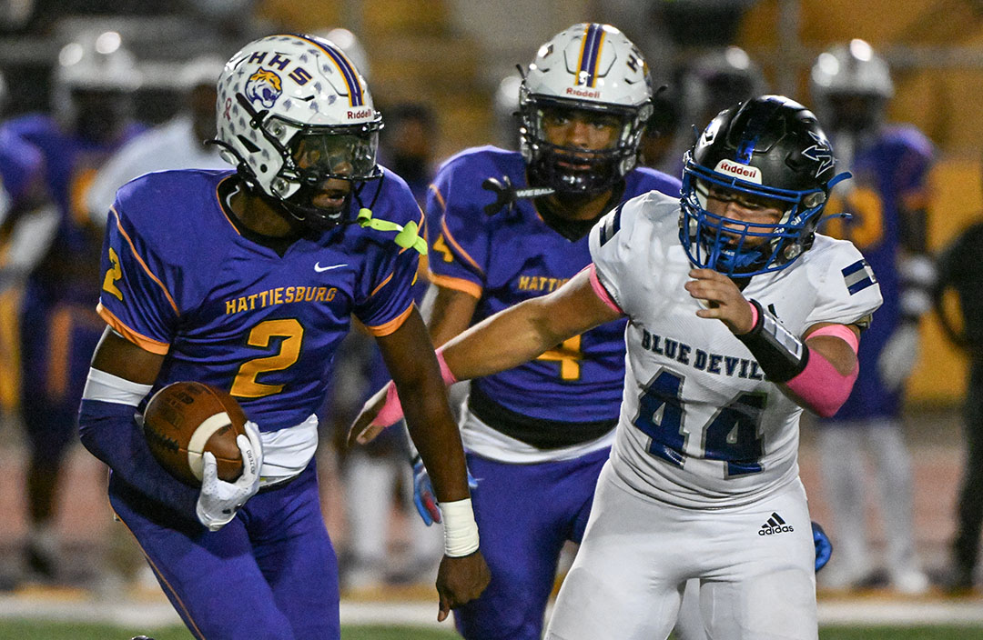 Prep Football: Hattiesburg clinches a state playoff berth and stays unbeaten with a 42-0 win over PRC