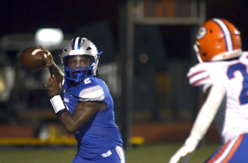Prep Football Greyhounds continue to rule region with 20-3 win over Gulfport Friday night