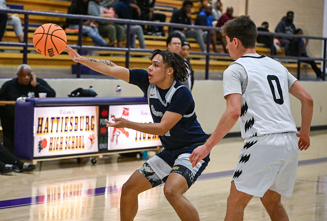 Prep Basketball: Moss Point boys bounce by Bay High 34-29 in Region 8-4A action