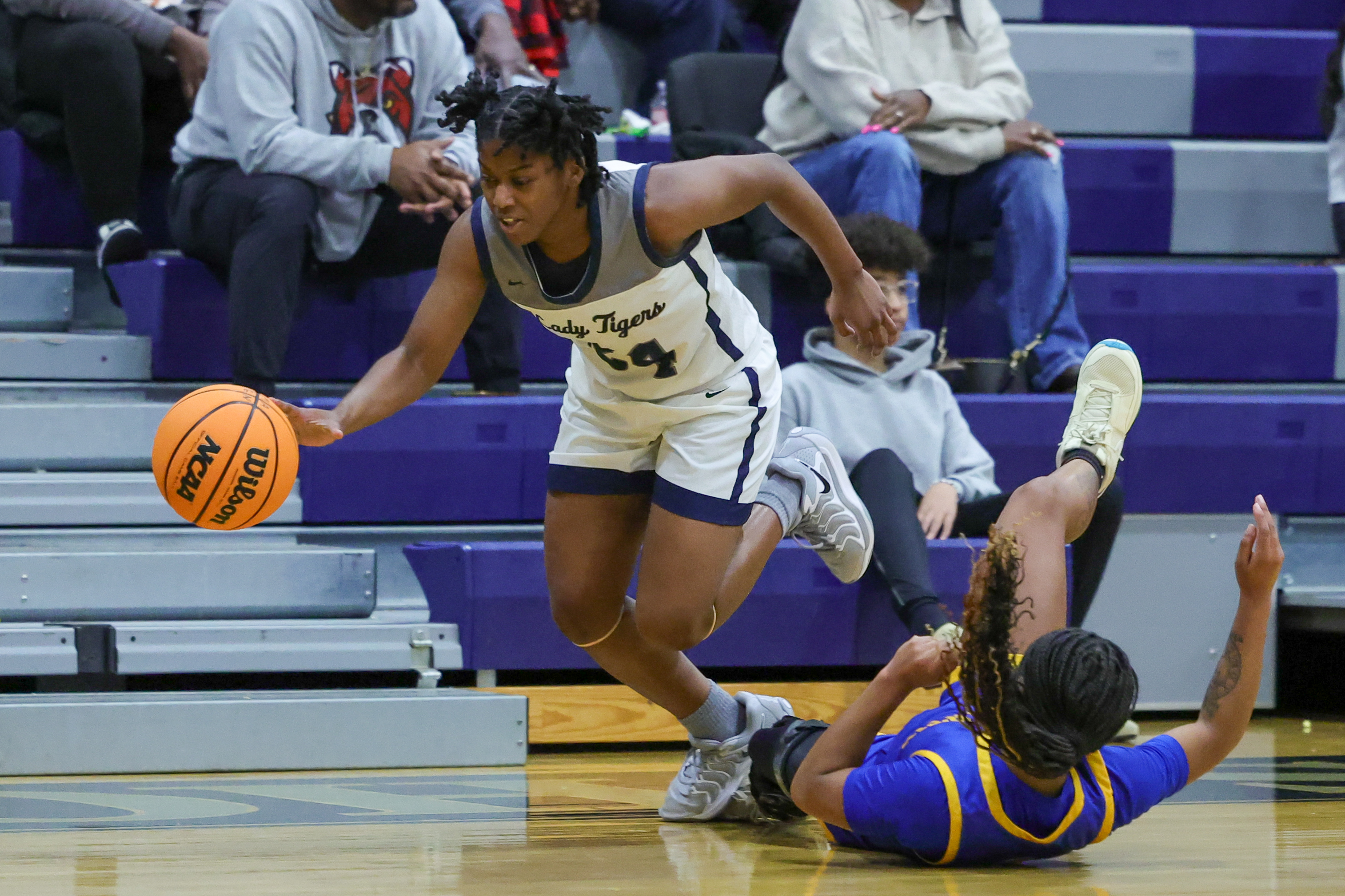 Prep Basketball: Moss Point girls remain atop Region 8-4A with OT win over Bay High 31-28