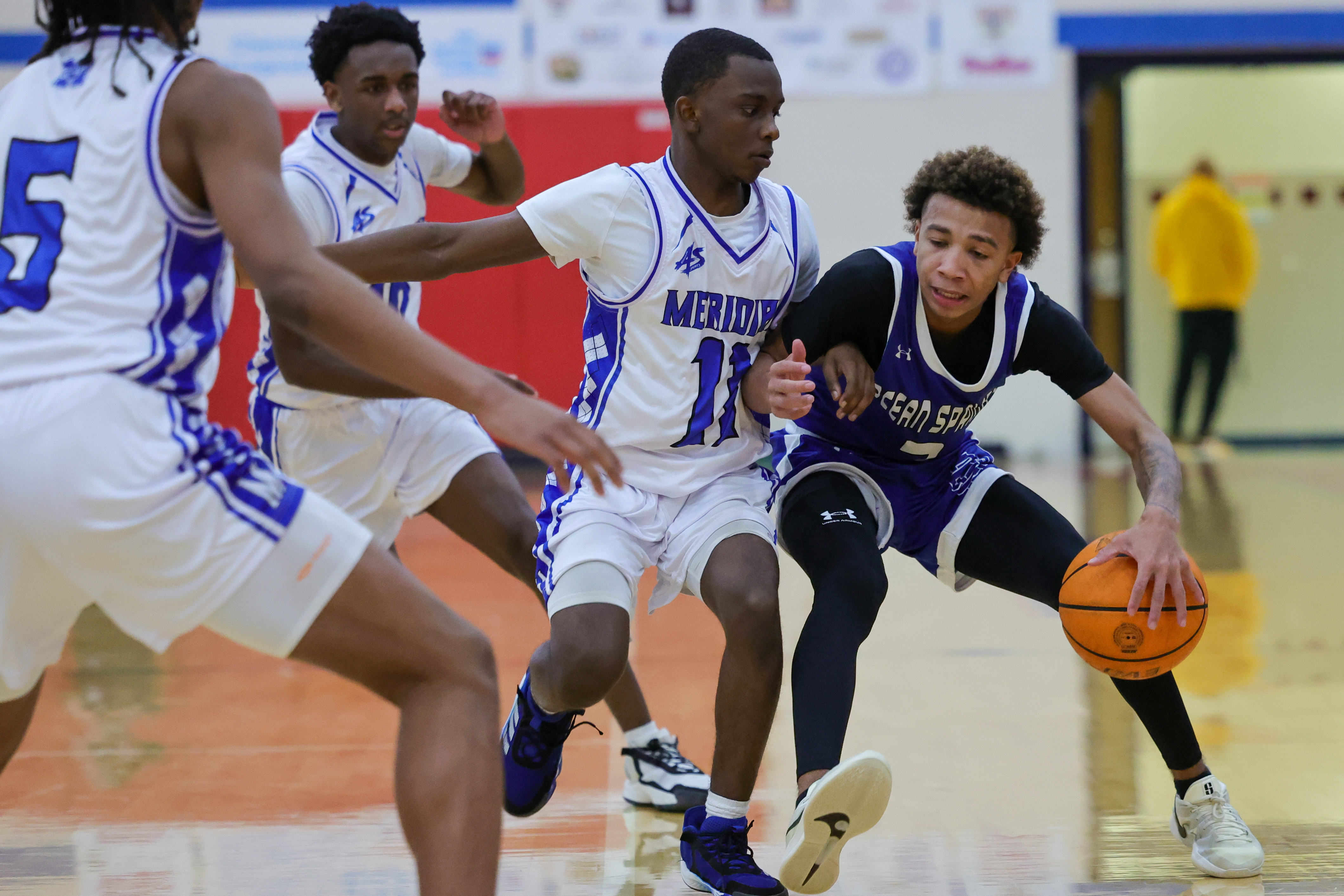 Prep Basketball: Meridian holds off late Ocean Springs rally to pull out 51-44 win Saturday in Pascagoula