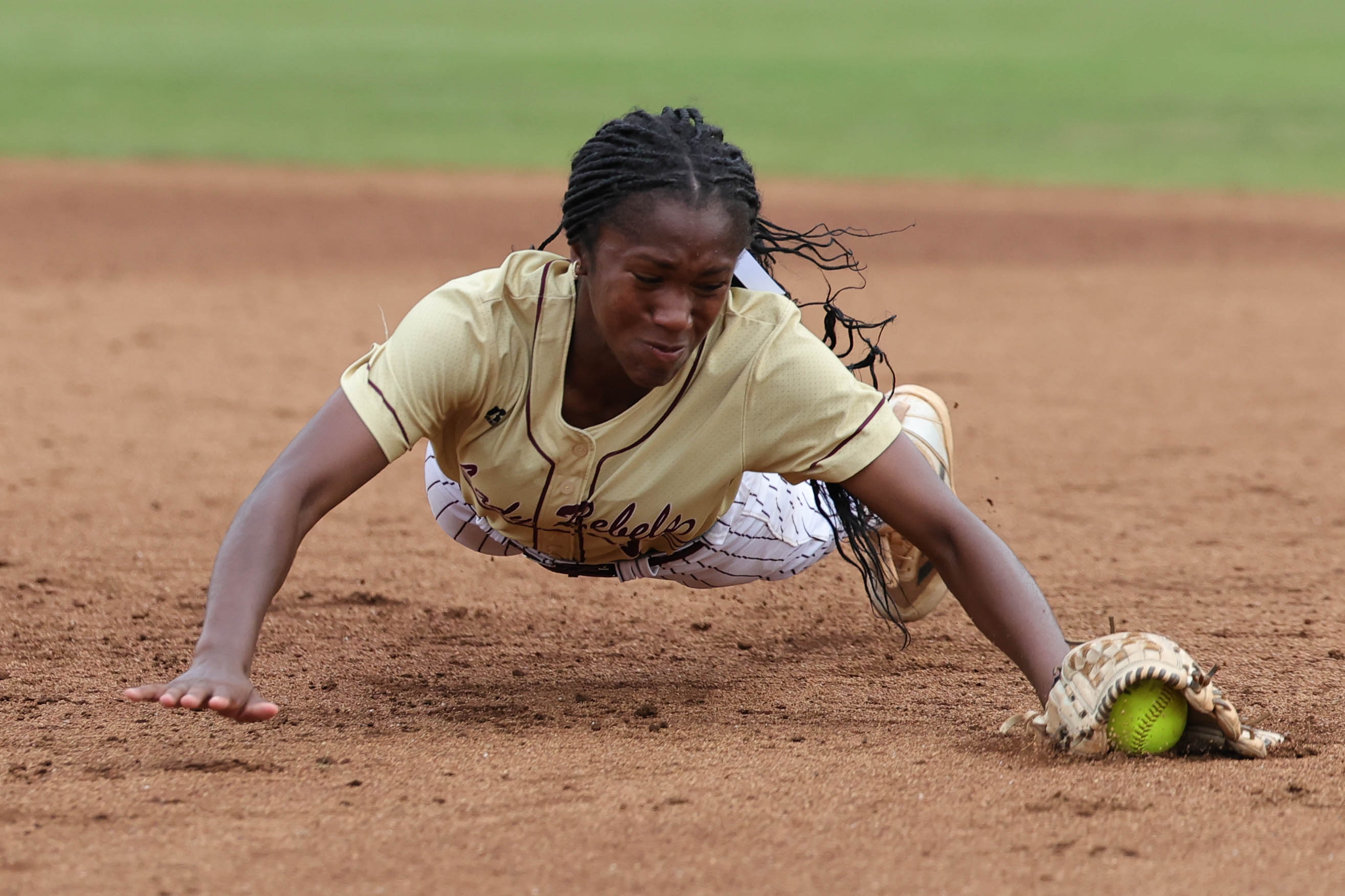 Prep Softball: Lady Rebels erupt for 10-7 win over Lady Rockets to take Class 6A state title