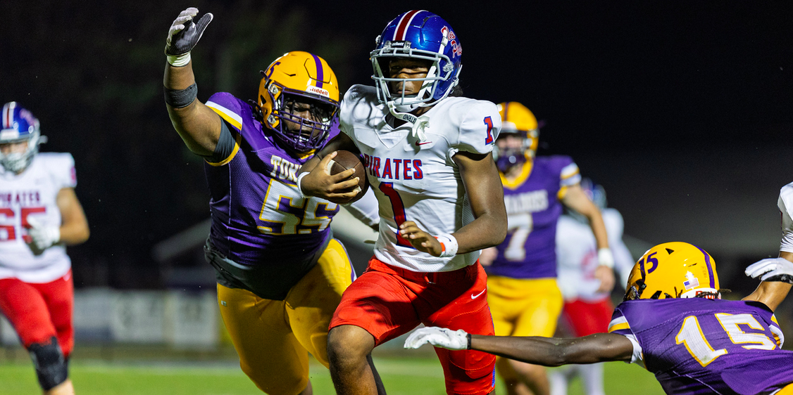 Prep Football Roundup: Pirates and Hurricanes move to 2-0; Resurrection rolls