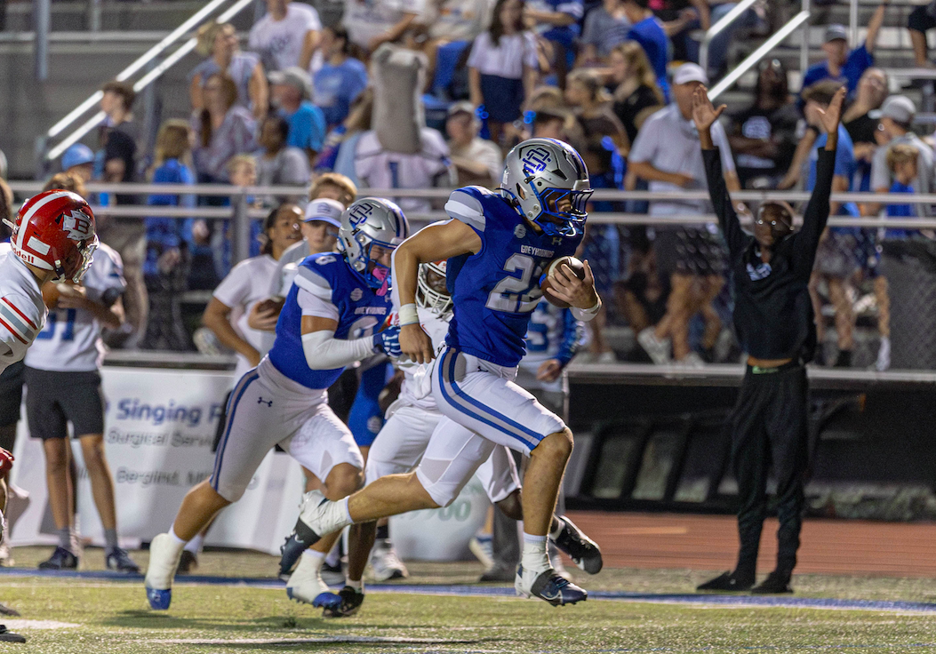 Prep Football: Greyhounds record 25th straight region win dispatching Biloxi 31-6