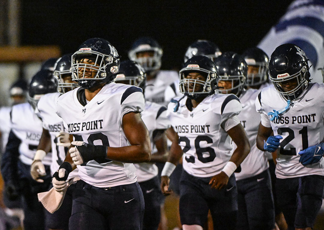 Prep Football Roundup: Rebels and Tigers fall on the road, as does the Fighting Irish