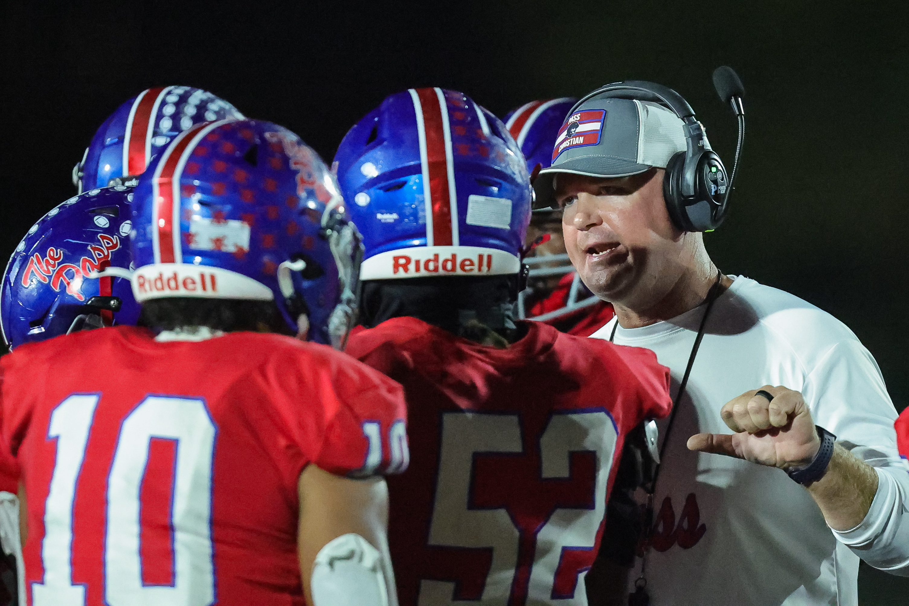 Prep Football: Pirates plunder Panthers to move into the third round