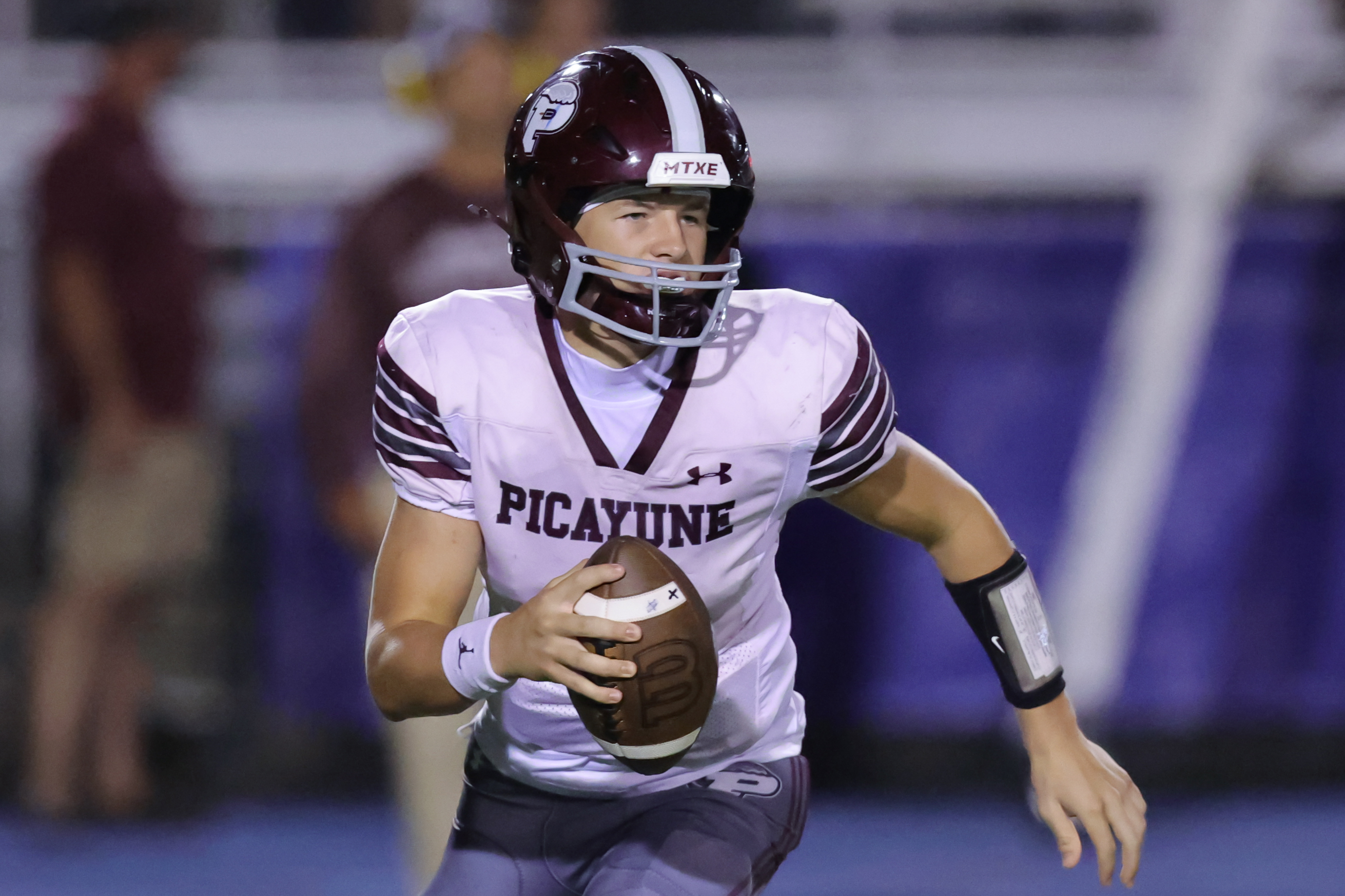 Prep Football: Maroon Tide’s 28th straight league win results in another region title
