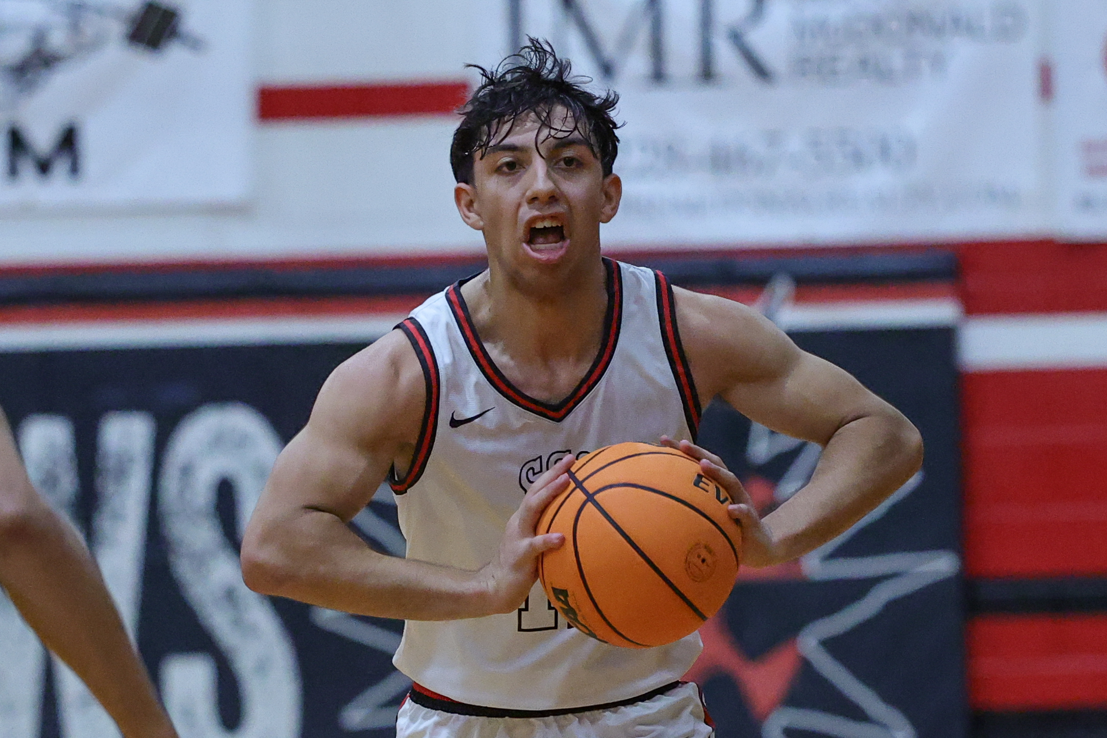 Prep Basketball: Rock-A-Chaws race past Hazelhurt to open Class 3A South State playoffs
