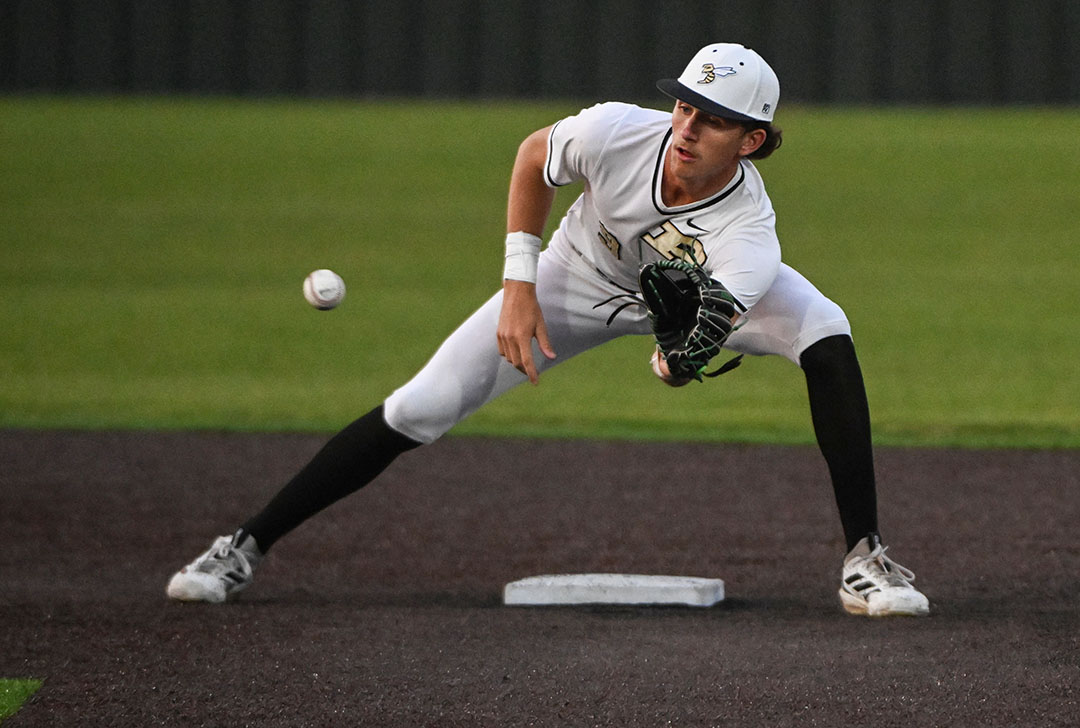 Prep Baseball: Hornets hold off Hurricanes Tuesday night 7-3
