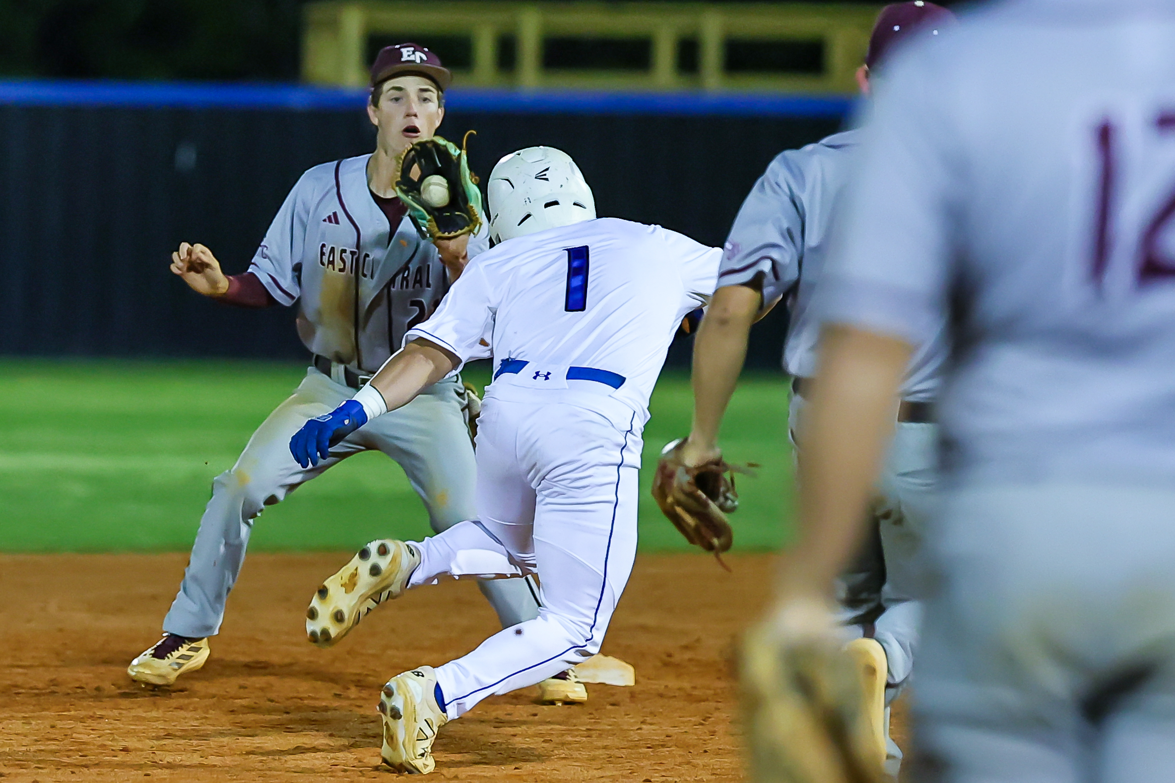 Prep Baseball: Hornets nip Bulldogs 2-1 in Region 4-5A play Tuesday night